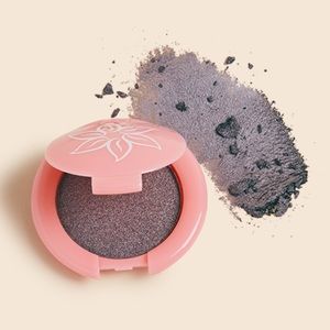 BLOSSOM Compact Eyeshadow in Dusty Miller Swatch Once